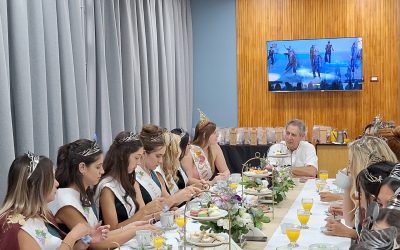 EL INTENDENTE OMAR FÉLIX COMPARTIÓ EL TRADICIONAL DESAYUNO CON LAS REPRESENTANTES VENDIMIALES