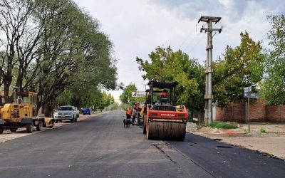EL INTENDENTE OMAR FÉLIX SUPERVISÓ EL ASFALTADO DE AV PEDRO VARGAS Y ANUNCIÓ QUE PRONTO SE TERMINARÁ EL LIBERTADOR