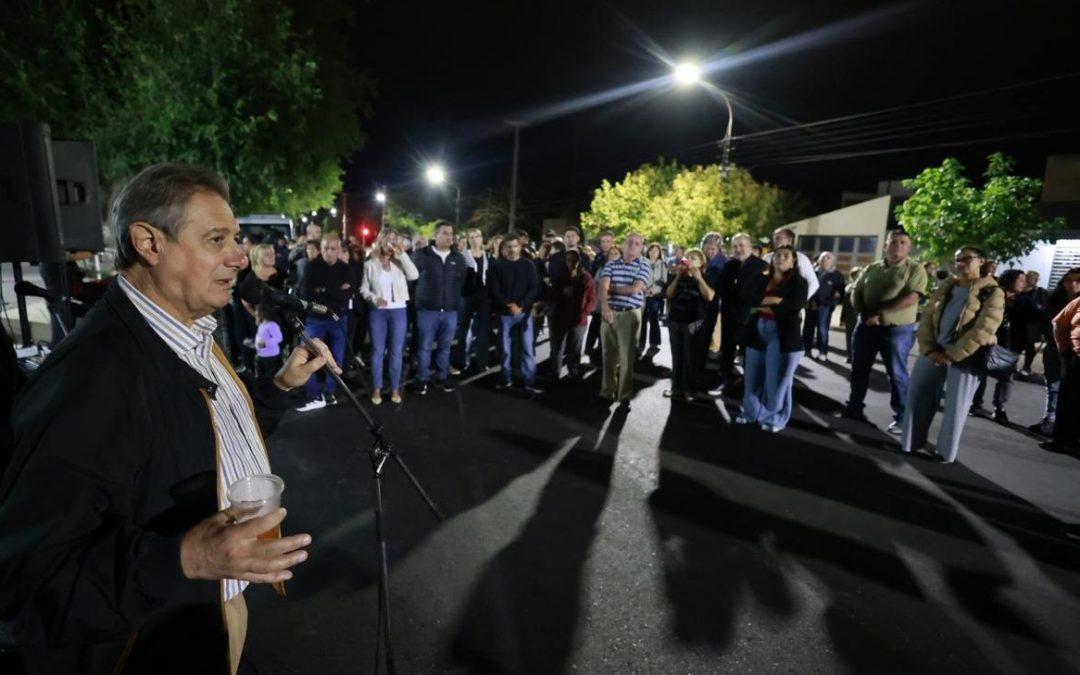 ASFALTO, LUCES LED, DESAGÜES Y UN TRABAJO CODO A CODO CON LOS VECINOS: ASÍ SE ABRIÓ AL TRÁNSITO EL NUEVO PAVIMENTO DE PEDRO VARGAS