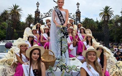 AZUL Y UN CARRUSEL INOLVIDABLE POR LAS CALLES DE LA CIUDAD DE MENDOZA