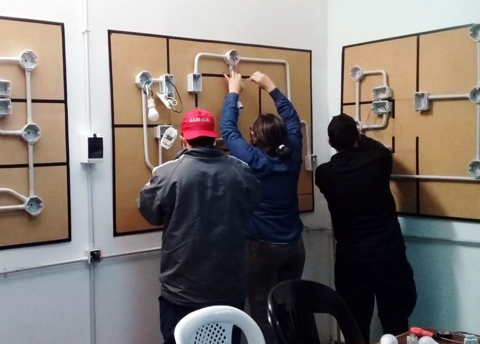 EL MUNICIPIO LANZA CURSOS GRATUITOS DE ELECTRICIDAD, PLOMERÍA, CONSTRUCCIÓN E INTELIGENCIA ARTIFICIAL