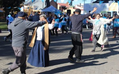 UN DOMINGO BIEN CELESTE Y BLANCO: DÍA DE LA ESCARAPELA, FOLKLORE Y ENSAYO DEL PERICÓN EN LA PLAZA FRANCIA
