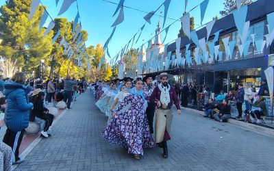 FESTEJAMOS EL DÍA DE LA ESCARAPELA Y ENSAYAMOS TODOS JUNTOS DE CARA AL PERICÓN DE LA VILLA