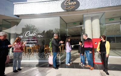 EX TERMINAL: EMPIEZAN A ABRIR LOCALES Y EL INTENDENTE OMAR FÉLIX COMPARTIÓ LA INAUGURACIÓN DE UNO DE ELLOS
