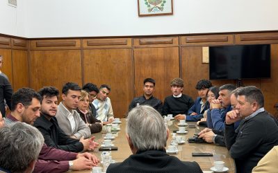 EL INTENDENTE OMAR FÉLIX RECIBIÓ A ALUMNOS DE LA ESCUELA MERÍN QUE COMPETIRÁN CON SU ROBOT EN MÉXICO