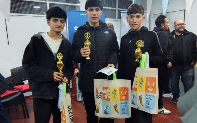 TROFEOS Y PREMIOS PARA LOS GANADORES DE LA “COPA ALBICELESTE” DE FIFA EN LAS XBOX DEL PUNTO DIGITAL
