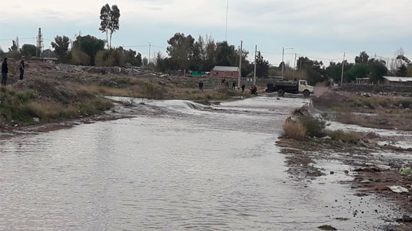 EROGACIÓN DEL RÍO DIAMANTE: PRECAUCIÓN EN LOS PASOS BADENES