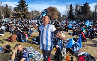 LA FINAL LA VIVIMOS JUNTOS: SAN RAFAEL VUELVE A REUNIRSE FRENTE A LA PANTALLA GIGANTE PARA ARGENTINA VS ESPAÑA
