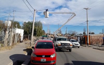 EL MUNICIPIO INSTALA NUEVAS LUMINARIAS EN VÉLEZ SARSFIELD ENTRE EL MOLINO Y POBRE DIABLO