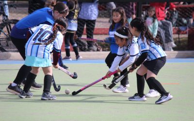 A “CANCHA LLENA” SE VIVIÓ EL ENCUENTRO MASIVO DE MINI HOCKEY EN EL POLI 2