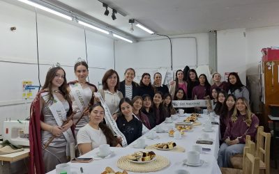 LAS ALUMNAS DE LA EBYMA CONFECCIONARON LAS BANDAS VENDIMIALES