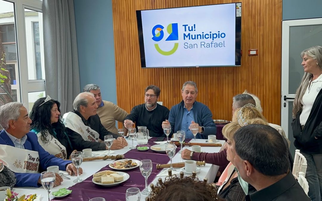 EL INTENDENTE OMAR FÉLIX COMPARTIÓ UN DESAYUNO CON LOS ADULTOS MAYORES EN LA PREVIA DE LA GRAN FIESTA DEPARTAMENTAL