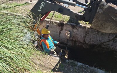 EL MUNICIPIO INTENSIFICA LA LIMPIEZA DE DESAGÜES Y FIRMÓ UN CONVENIO PARA TRABAJAR CON IRRIGACIÓN E HIDRÁULICA
