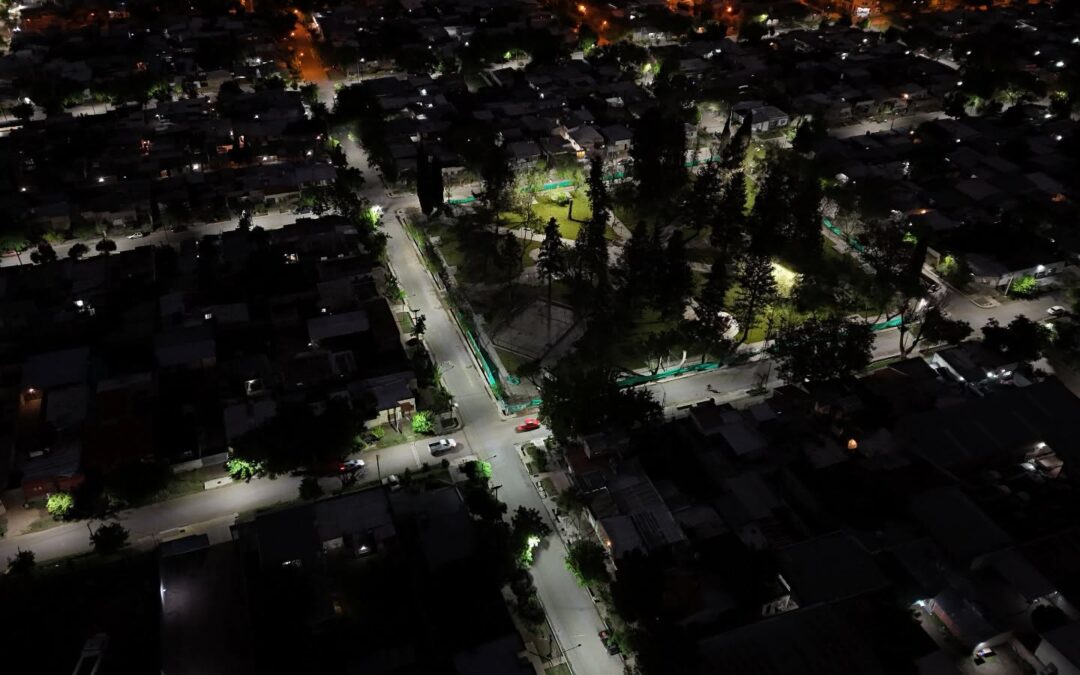 YA FUNCIONAN MÁS DE 130 NUEVAS LUCES LED EN CIUDAD Y AHORA SE AVANZA EN CAÑADA SECA Y ATUEL NORTE
