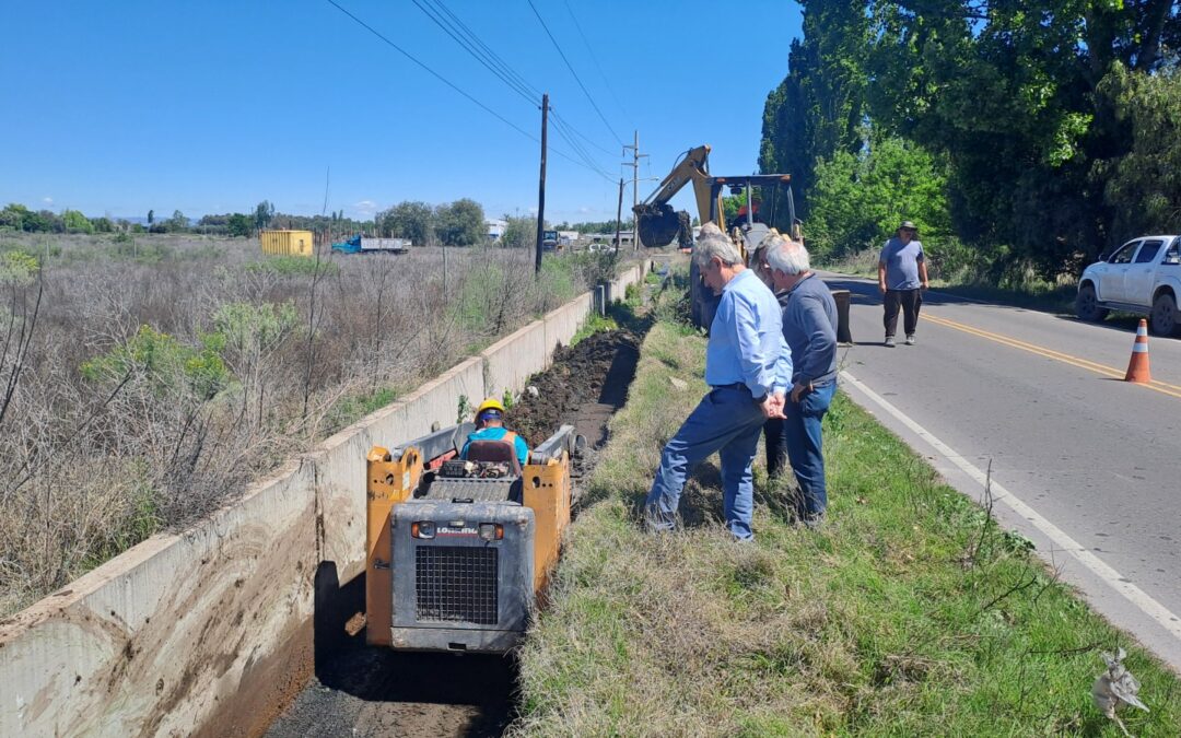EL INTENDENTE OMAR FÉLIX SUPERVISÓ LOS AVANCES EN LA LIMPIEZA DEL DESAGUE DE AVENIDA ALBERDI